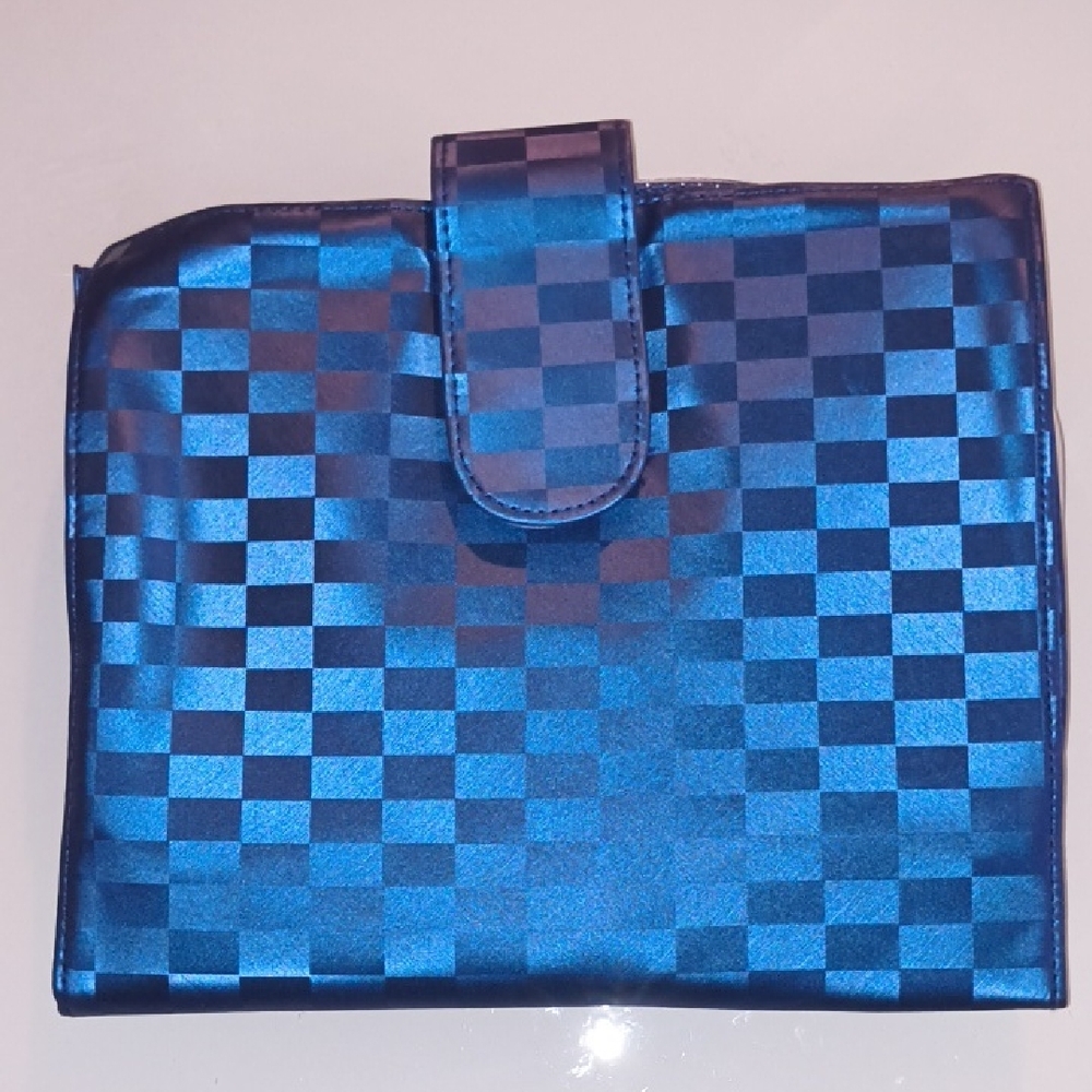 Travel Clutch/Organizer With Detachable Cosmetics Bag And Mirror.